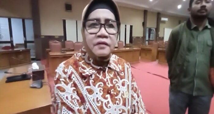 Foto: MATA KALTENG - Ketua Komisi III DPRD Kotim, Mariani usai memimpin RDP terkait isu jual beli kursi dan pungutan liar di sekolah.