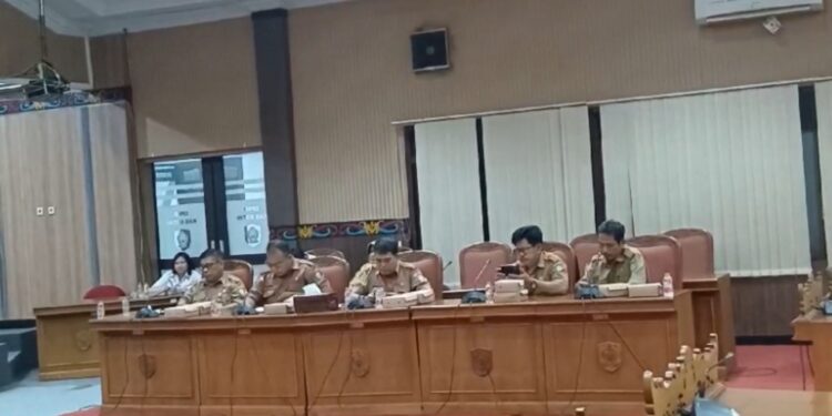 Foto: DIAN/MATA KALTENG - RDP terkait isu sejumlah pungutan dari beberapa sekolah dasar yang ada di Kota Sampit, 5 Agustus 2024.