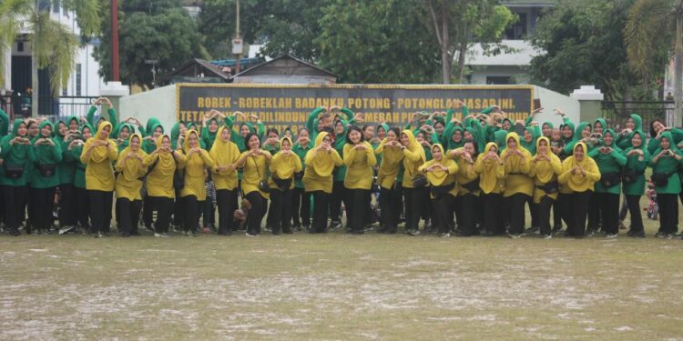 FOTO: MATAKALTENG - Persit Kartika Chandra Kirana Koorcab Rem 102 PD XII/Tanjungpura .