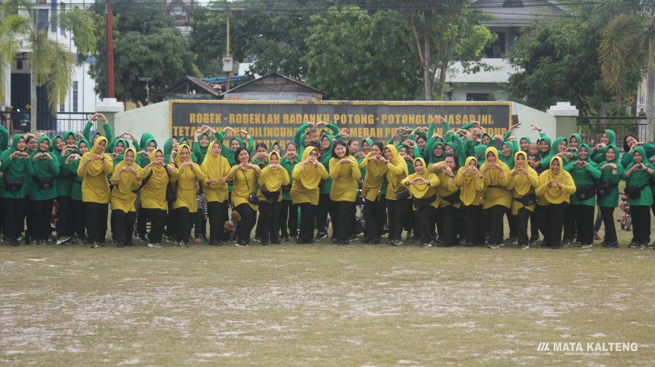 FOTO: MATAKALTENG - Persit Kartika Chandra Kirana Koorcab Rem 102 PD XII/Tanjungpura .