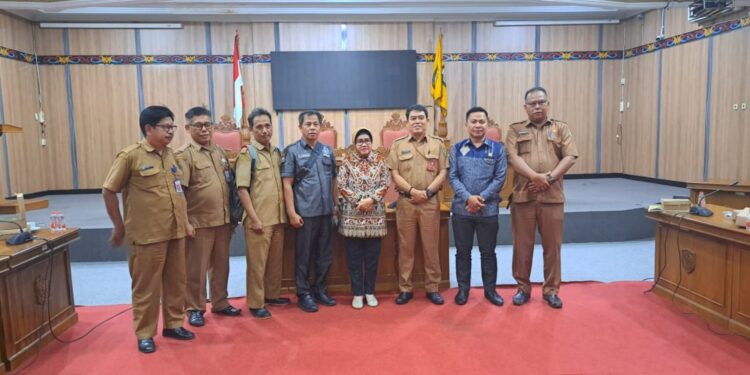 Foto: DIAN/MATA KALTENG - Komisi III DPRD Kotim bersama Dinas Pendidikan usai RDP terkait pungutan di sekolah, 5 Agustus 2024.