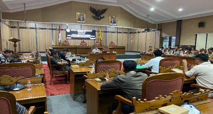 Foto: DIAN/MATA KALTENG - RDP terkait kemitraan lahan PT SCC dengan Koperasi Itah Epat Hapakat di Kecamatan Cempaga Hulu, 6 Agustus 2024.