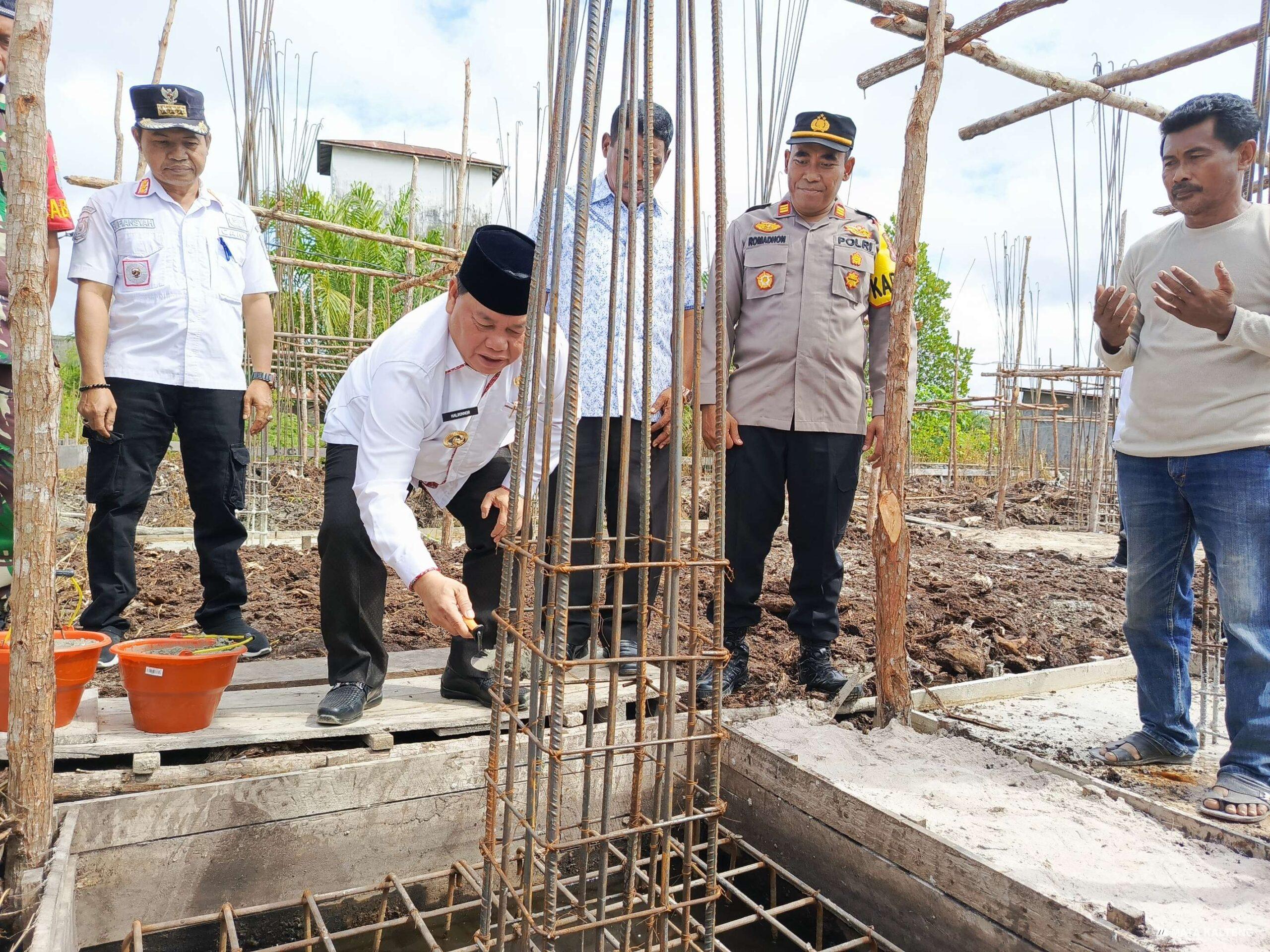 Bupati Kotim Lakukan Pelatakan Batu Pertama Pembangunan Masjid Al-Hijrah Sampit