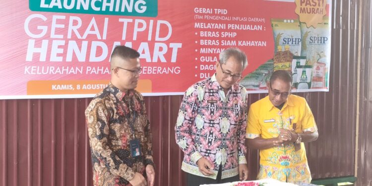 FOTO: RZL/MATAKALTENG - Launching Gerai TPID ke-4 di Kelurahan Pahandut Seberang, Kota Palangka Raya.