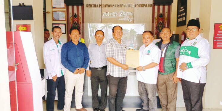 Foto: IST/MATA KALTENG - Pengurus PKB Kotim saat melaporkan Lukman Edy di Polres Kotim, 8 Agustus 2024.