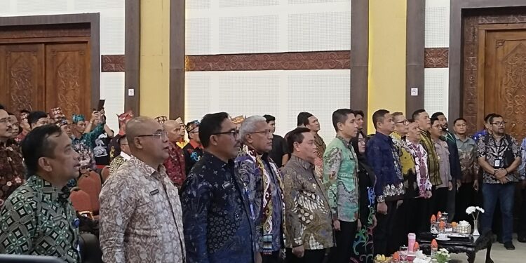 FOTO: AGUS/MATAKALTENG - Deklarasi untuk melawan Narkotika di Rujab Bupati Kotim bersama Kepala BNN RI.