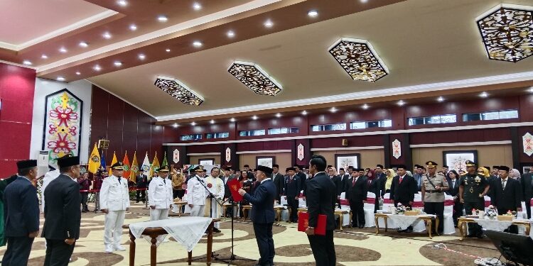 FOTO: IST/MATAKALTENG - Pelantikan empat Pj Bupati di Aula Jayang Tingang oleh Gubernur Kalteng, H Sugianto Sabran.