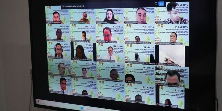 FOTO: IST/MATAKALTENG - Kepala Dinas Lingkungan Hidup Kalteng membuka penyelenggaraan Diklat Amdal C.