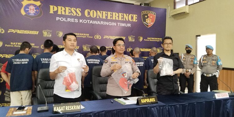 FOTO: AGUS/MATA KALTENG - Press release pengungkap pelaku tindakan pidana pencurian sawit di Kotim.