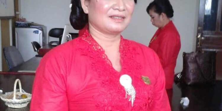 FOTO : MATAKALTENG - Anggota DPRD Kabupaten Gunung Mas Lily Rusnikasi