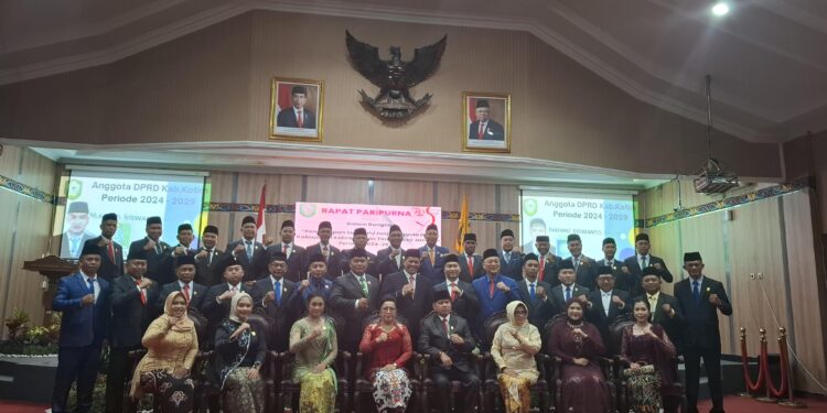 Foto:DIAN/MATA KALTENG - Anggota DPRD Kotim terpilih periode 2024-2029, Rabu 14 Agustus 2024.