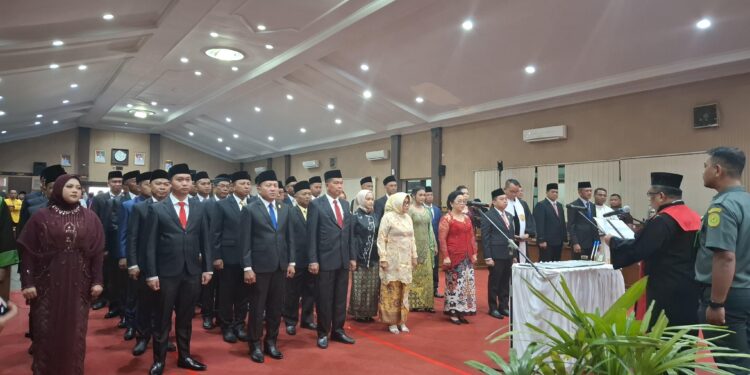 Foto: DIAN/MATA KALTENG - Prosesi pelantikan Anggota DPRD Kotim terpilih periode 2024-2029, Rabu 14 Agustus 2024.