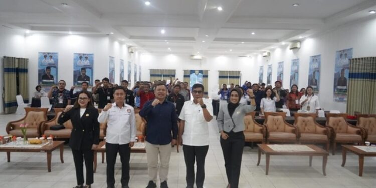 FOTO: IST/MATAKALTENG - Kepala Diskominfosantik Provinsi Kalteng Agus Siswadi saat didaulat sebagai narasumber pada FGD dan Rakor Wilayah dengan Tema Penyiaran Sehat Kalteng Semakin Berkah.