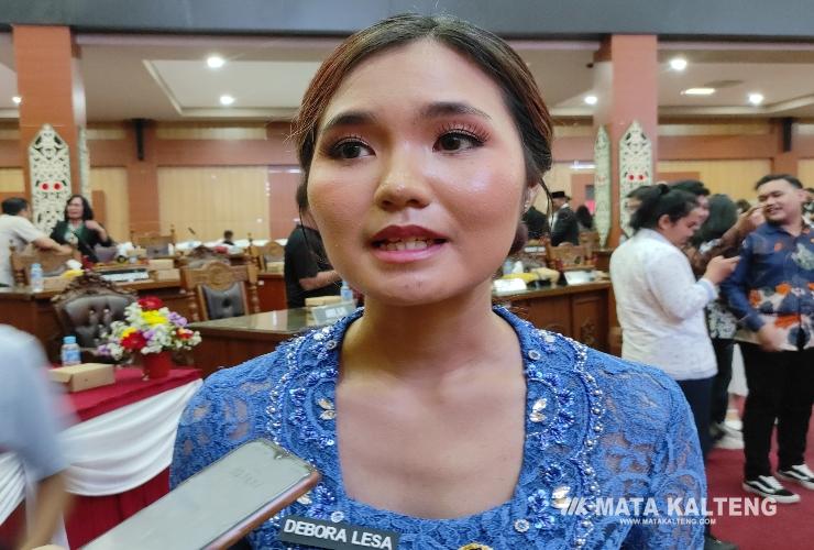 Debora Holdae Veronika Lesa, Anggota DPRD Palangka Raya Termuda