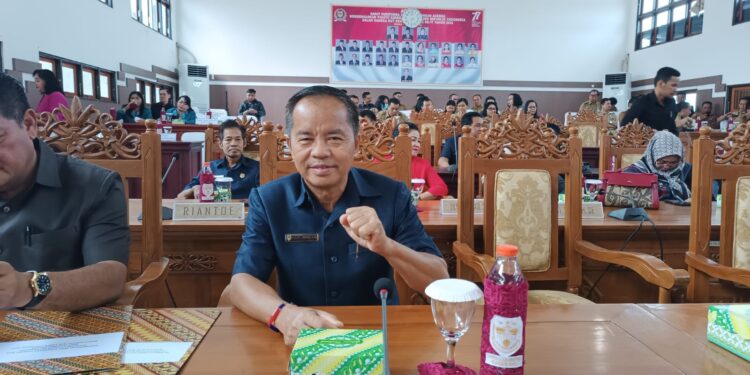 FOTO : MATAKALTENG - Wakil Ketua Komisi I DPRD Kabupaten Gunung Mas Polie L Mihing.