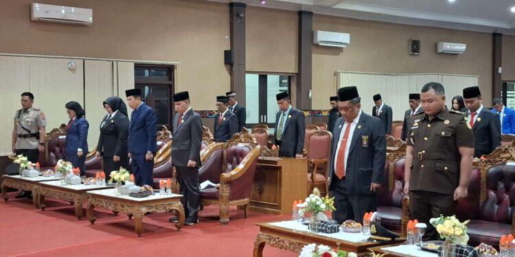 Foto:DIAN/MATA KALTENG - Pemerintah daerah bersama Anggota DPRD Kotim saat mendengarkan pidato kenegaraan Presiden Republik Indonesia, 16 Agustus 2024.