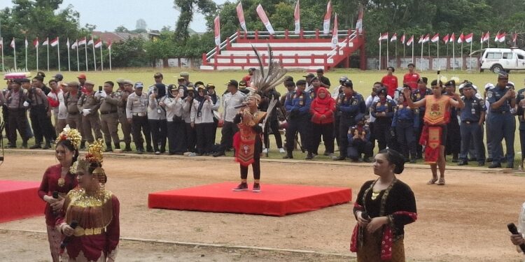 FOTO: DIAN/MATA KALTENG - Penampilan Farel Prayoga usai prosesi pengibaran Bendera Merah Putih di Stadion 29 November Sampit.