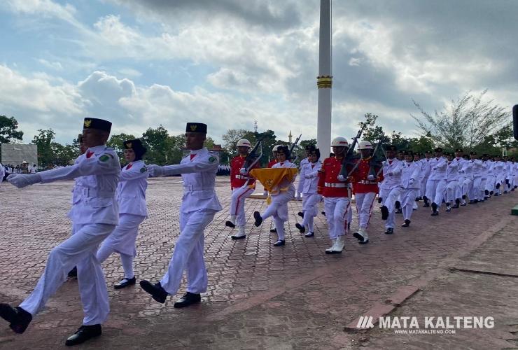 Paskibraka Sukamara Sukses Kibarkan Bendera Pusaka Merah Putih