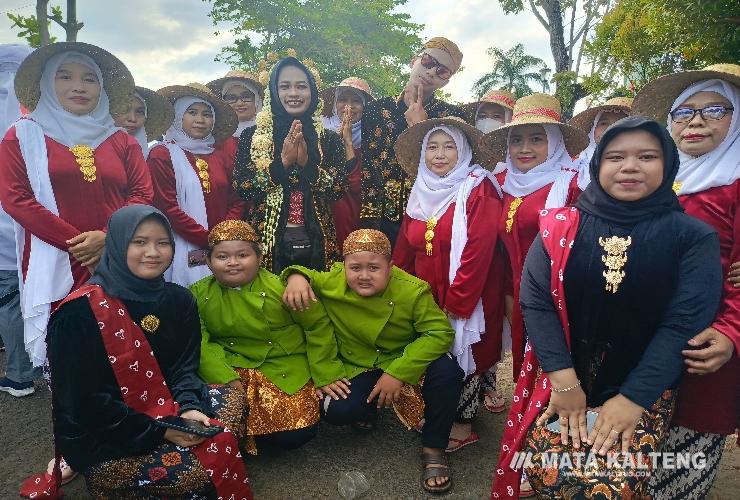Semangat Peserta Pawai Merebut Posisi Tebaik Pada Pawai Pembangunan 2024