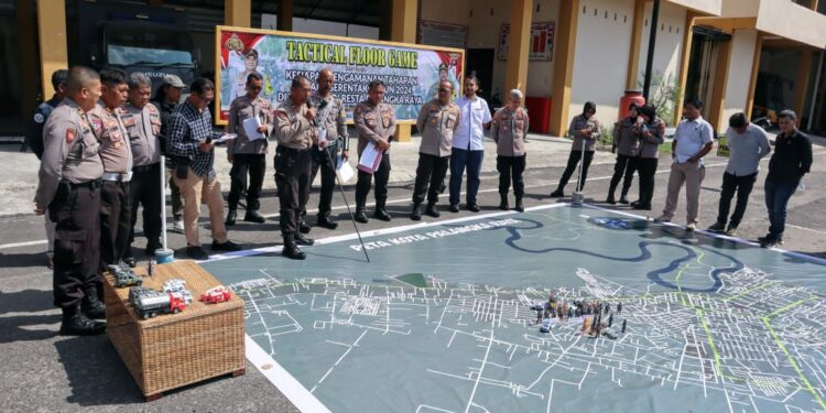 FOTO: MATAKALTENG - Jajaran Polresta Palangka Raya, pada saat melaksanakan tactical floor game.