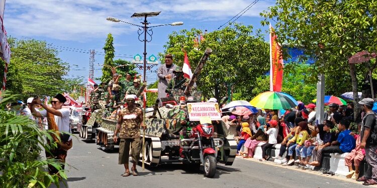 FOTO: IST/MATAKALTENG - Pawai Pembangunan dalam rangka HUT ke79 Kemerdekaan RI berlangsung dengan meriah, melibatkan ribuan peserta dari berbagai elemen masyarakat, Minggu 18 Agustus 2024.