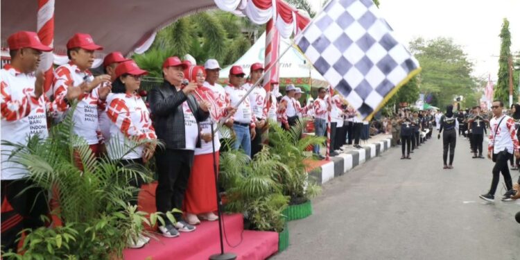 Foto: IST/MATA KALTENG - Suasana start pawai pembangunan di Kota Sampit, Kotim, 18 Agustus 2024.
