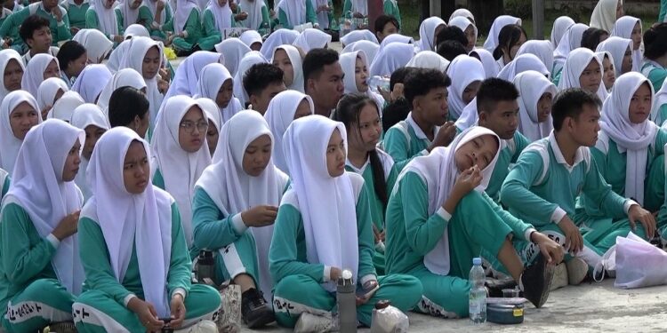 FOTO: DIAN/MATA KALTENG - Sejumlah pelajar di SMKN 1 Sampit.