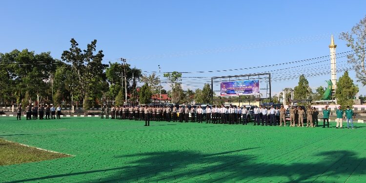 Foto : AKH/MATAKALTENG - Apel Gelar Pasukan Ops Mantap Praja Telabang 2024 yang digelar Polres Sukamara.