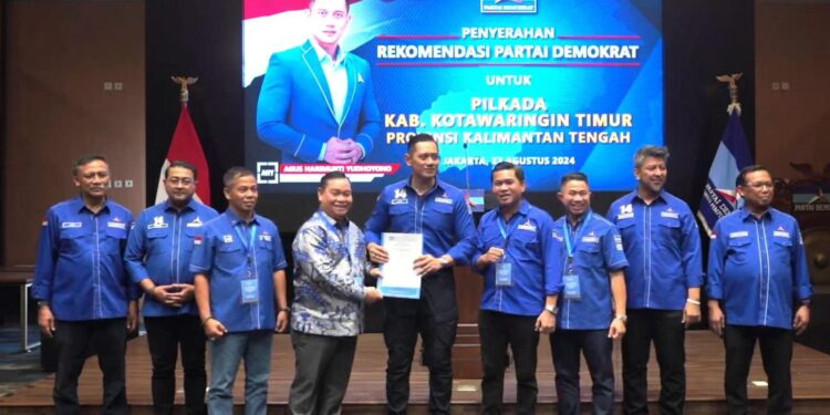 Foto: IST/MATA KALTENG - Halikinnor saat terima rekomendasi Pilkada dari Demokrat, 23 Agustus 2024.