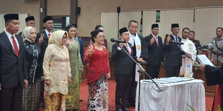 Foto: DIAN/MATA KALTENG - Prosesi pelantikan anggota DPRD Kotim masa jabatan 2024-2029 belum lama ini.