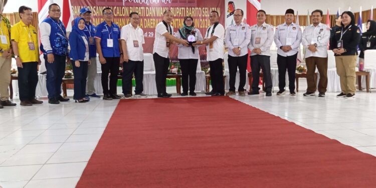 FOTO: MATAKALTENG - Pendaftaran Eddy Raya Samsuri ke KPU.