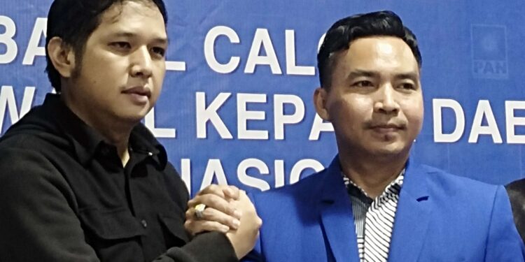 FOTO: AGUS/MATAKALTENG - Rudini Darwan Ali (baju Hitam) - Paisal Damarsing (Biru).