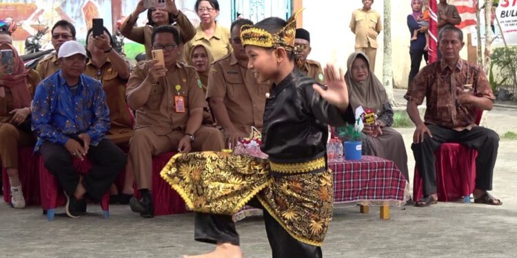Foto: DIAN/MATA KALTENG - Satrio dari SDN 4 Baamang Hilir yang berhasil meraih juara III dalam olahraga pencak silat pada O2SN Nasional, 27 Agustus 2024.