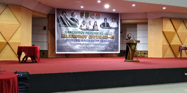 FOTO : AND/MATAKALTENG - Kepala Disbudporapar Pulang Pisau, Reliasi saat membuka secara resmi Kejuaraan Provinsi Catur ke-49 tingkat Kalimantan Tengah.