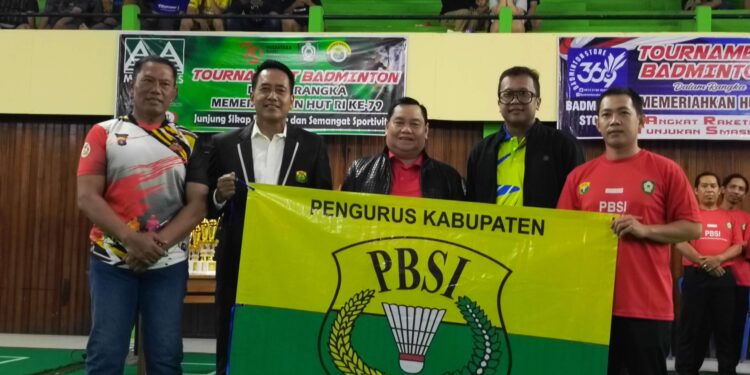 FOTO : DEVIANA/MATAKALTENG - Bupati Kotim Halikinnor saat bersama Ketua PBSI Kalteng dan Plt Ketua KONI Kotim, Rabu 28 Agustus 2024.