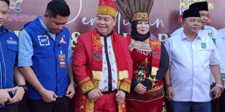 Foto: DIAN/MATA KALTENG - Pasangan Harati Jilid II usai mendaftar di KPU Kotim, 29 Agustus 2024.