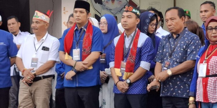 Foto: DIAN/MATA KALTENG - Pendaftaran bakal pasangan calon Bupati M Rudini Darwan Ali dan Wakil Bupati Kotim Paisal Darmasing di KPU Kotim, 29 Agustus 2024.