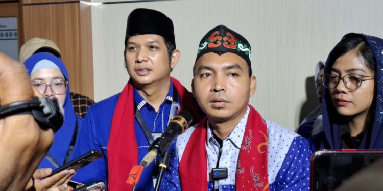 Foto: DIAN/MATA KALTENG - Pasangan Rudini-Paisal usai pendaftarannya diterima oleh KPU Kotim, 29 Agustus 2024.