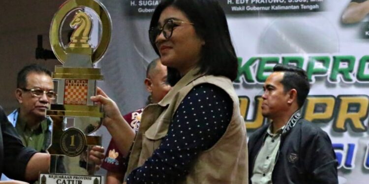 FOTO : AND/MATAKALTENG - Ketua Panitia Pelaksana Kejurprov Catur ke-49, Nining Andriani.