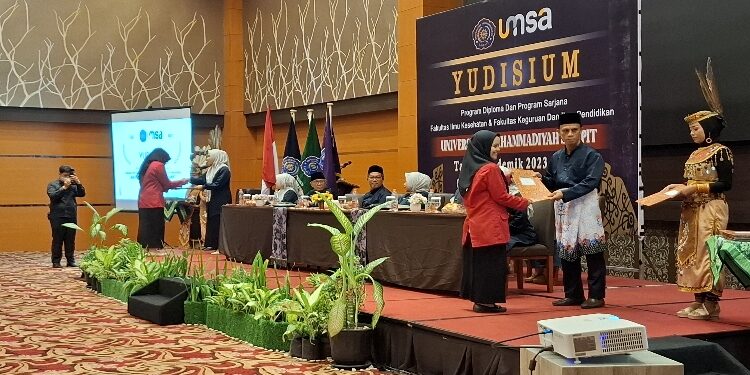FOTO: DIAN/MATA KALTENG - Yudisium program diploma dan sarjana Fakultas Ilmu Kesehatan dan Keguruan Ilmu Pendidikan UMSA di Aquarius Boutiue Hotel, Sabtu 31 Agustus 2024.