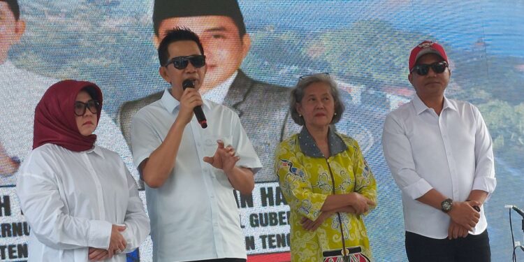 FOTO: RZL/MATAKALTENG - Koyem (dua dari kiri) saat melakukan deklarasi.