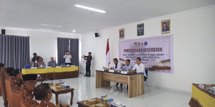 Foto: DIAN/MATA KALTENG - Pemeriksaan kesehatan bakal pasang ancaman bupati dan wakil bupati Kotim di rumah sakit dokter Murjani Sampit, 31 Agustus 2024.