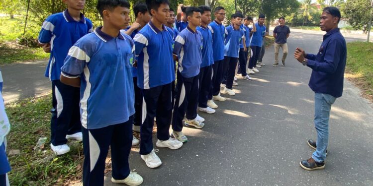 FOTO: MATAKALTENG - Siswa MAN Palangka Raya pada saat menerima sosialisasi bahaya narkoba.