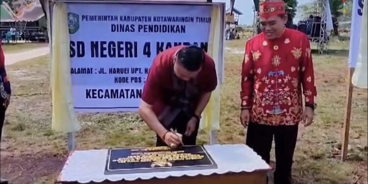 Foto: DISDIK/MATA KALTENG - Peresmian SDN 4 Kandan, Kecamatan Kota Besi, Kotim.