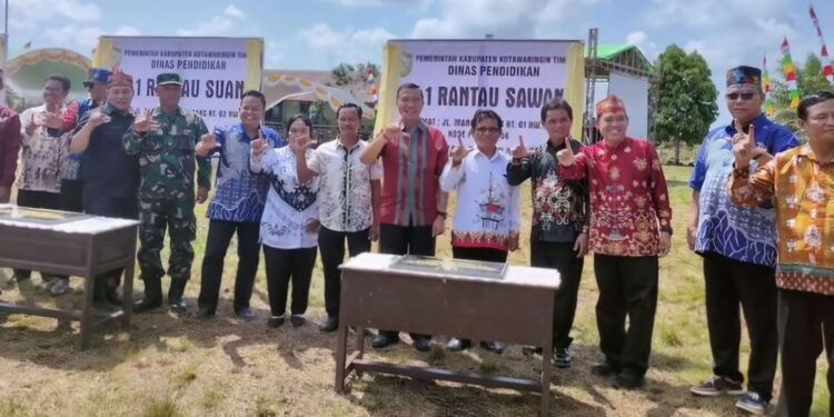 Foto: DISDIK/MATA KALTENG - Peresmian empat banguna SD di tiga Kecamatan oleh Pemerintah Kotim belum lama ini.
