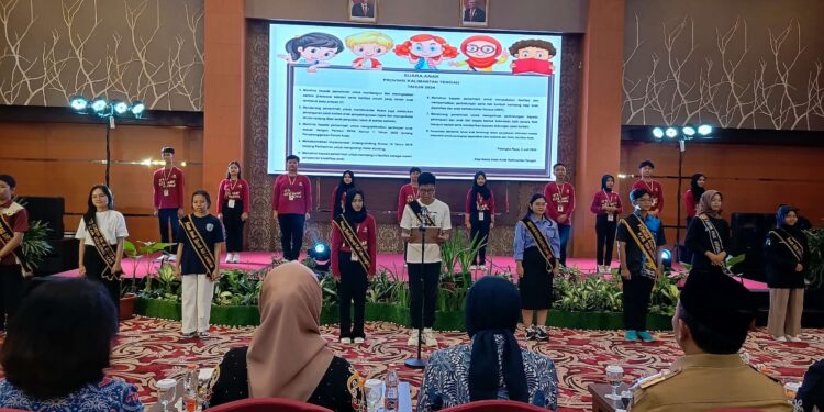 FOTO : DEVIANA/MATAKALTENG - Perwakilan anak-anak dari 14 kabupaten dan 1 kota saat menyuarakan suara anak Kalteng, Kamis 5 September 2024.