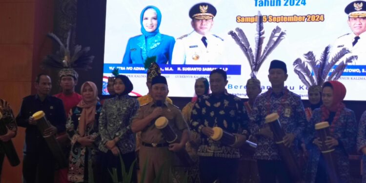 FOTO : DEVIANA/MATAKALTENG - Gubernur Kalteng Sugianto Sabran dan wakilnya Edy Pratowo serta bupati dan sekda di Kalteng saat membuka temu kerja TPPA, Kamis 5 September 2024.