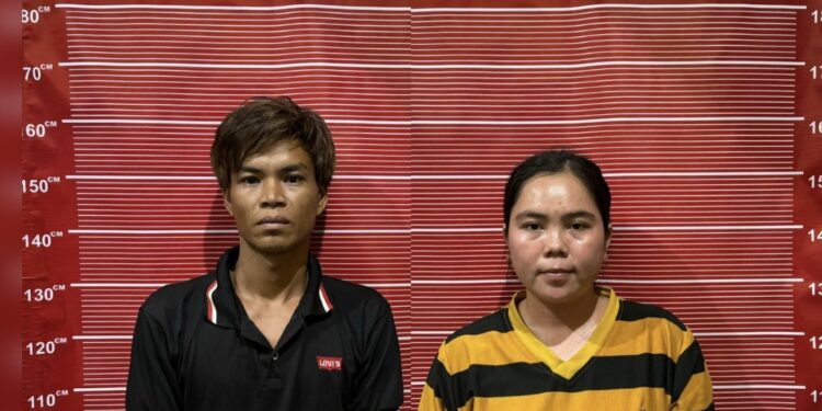 FOTO: MATAKALTENG - Sepasang suami istri berinisial Mar dan RS saat diamankan Polres Katingan.