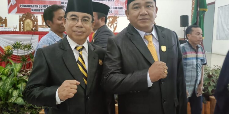 FOTO : DPRD GUMAS/MATA KALTENG - Ketua Sementara DPRD Kabupaten Gumas Herbert Y Asin (kiri) bersama koleganya dari Partai Golkar Charles Frengki dalam suatu kegiatan, belum lama ini.