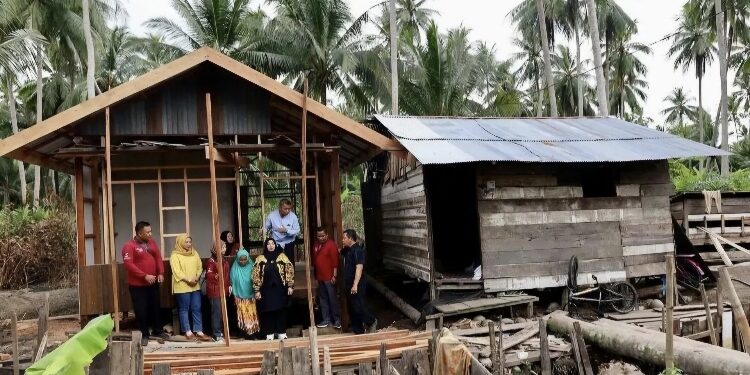 FOTO: IST/MATA KALTENG - Wakil bupati Kotim Irawati saat meninjau lokasi program Rumah Sejahtera Terpadu di kecamatan Mentaya Hilir Selatan, Jumat 6 September 2024 kemarin.